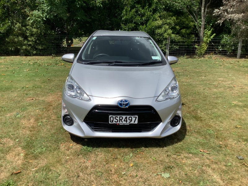 2017 Toyota Aqua 1.5 Hybrid Electric Vehicle image 3