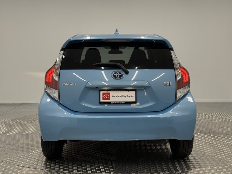 2017 Toyota Aqua 1.5 Hybrid G image 4