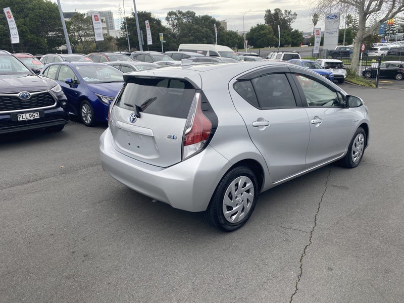 2017 Toyota Aqua 1.5 Hybrid G image 2