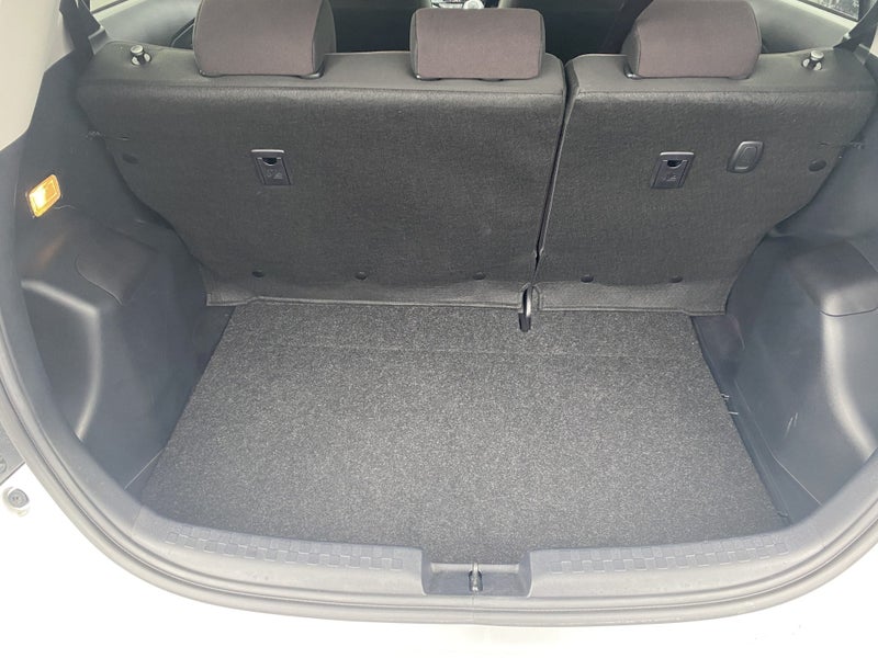 2017 Toyota Aqua 1.5 Hybrid G image 4