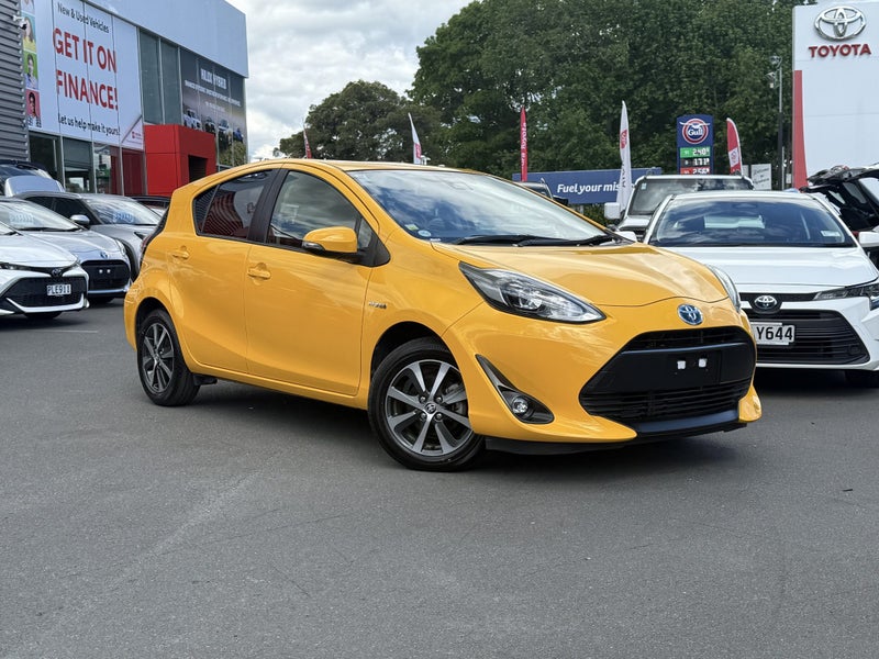 2017 Toyota Aqua 1.5 Hybrid G Soft Leather image 1