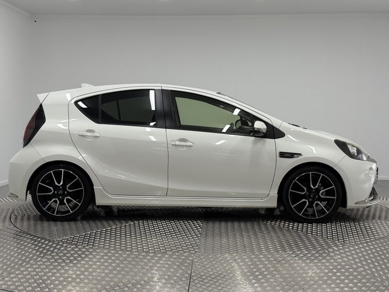 2017 Toyota Aqua 1.5 Hybrid GS Sport image 2
