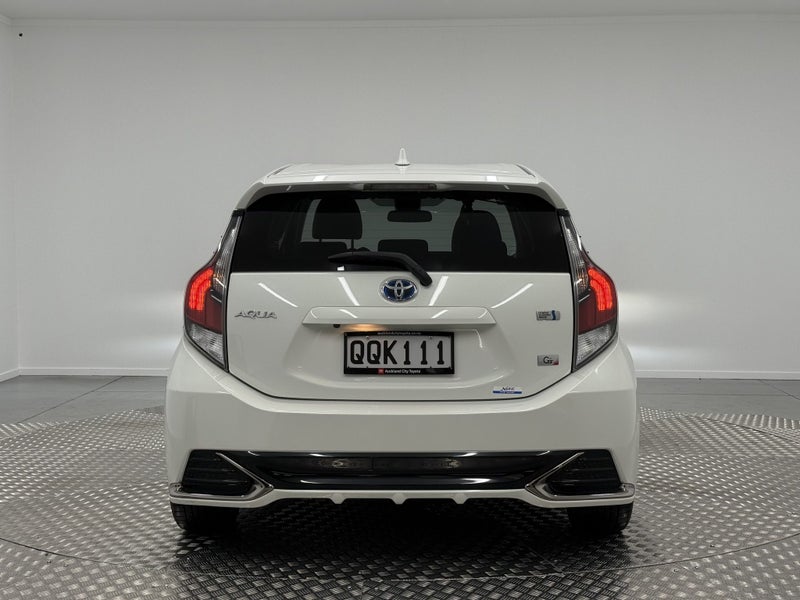 2017 Toyota Aqua 1.5 Hybrid GS Sport image 4