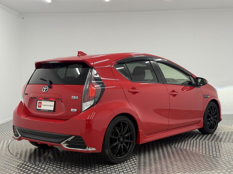 2017 Toyota Aqua 1.5 Hybrid GS Sport image 3