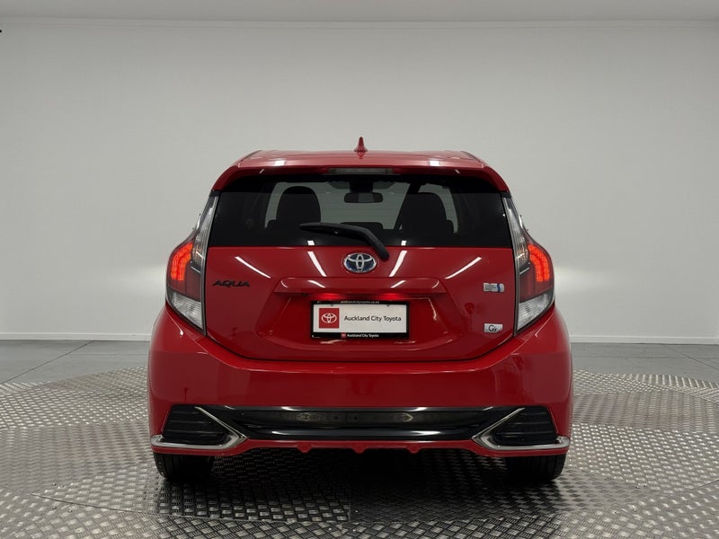 2017 Toyota Aqua 1.5 Hybrid GS Sport image 4