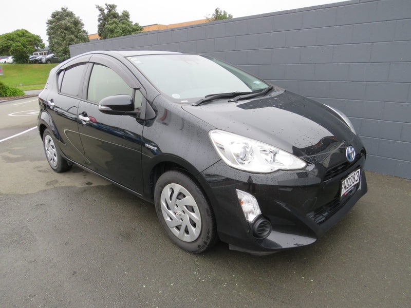 2017 Toyota Aqua 1.5 Hybrid S image 2