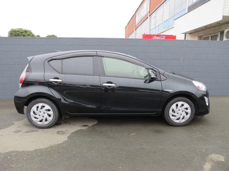 2017 Toyota Aqua 1.5 Hybrid S image 4