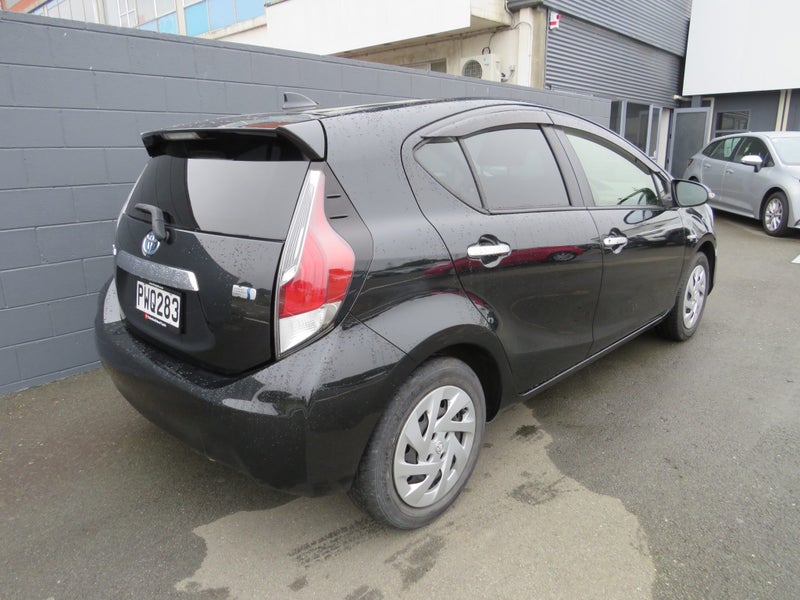 2017 Toyota Aqua 1.5 Hybrid S image 5