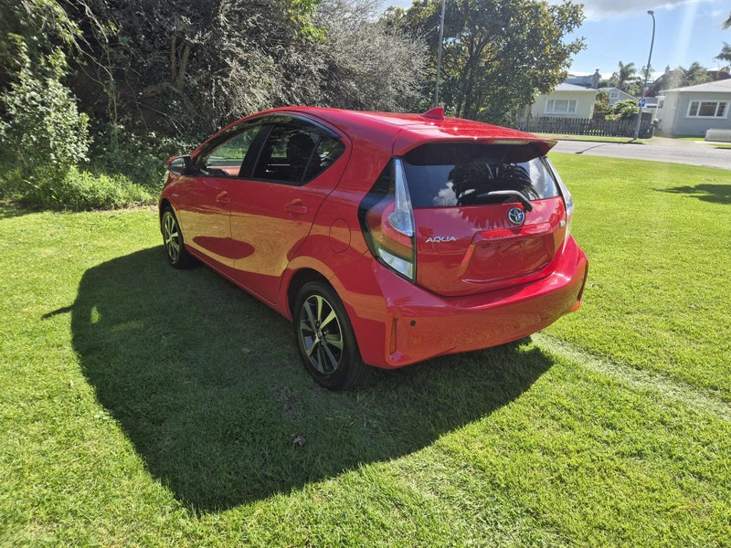 2017 Toyota Aqua 1.5 Hybrid S image 4