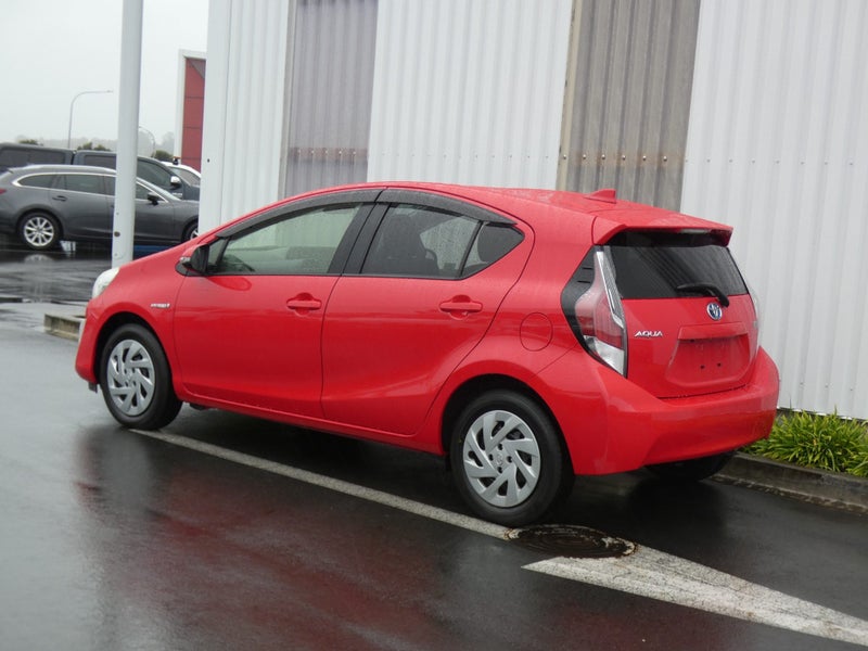2017 Toyota Aqua 1.5 Hybrid S image 2