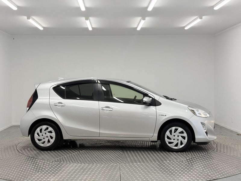 2017 Toyota Aqua 1.5 Hybrid S image 2