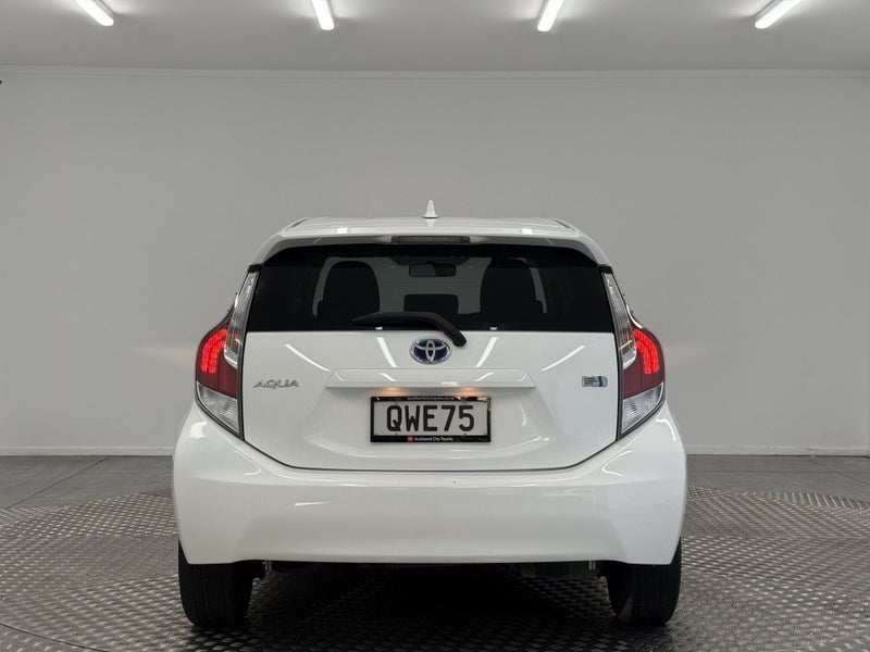 2017 Toyota Aqua 1.5 Hybrid S image 4