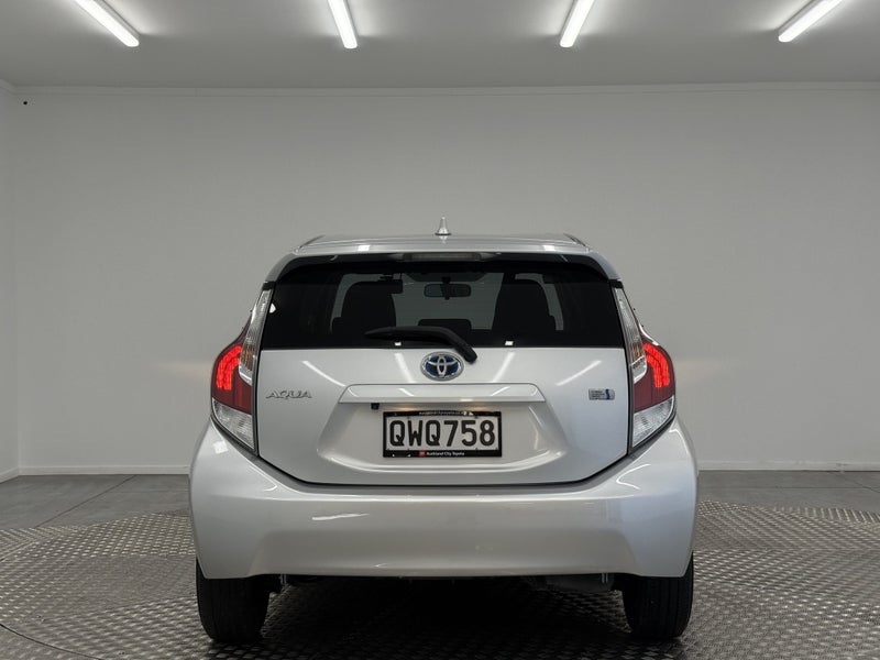 2017 Toyota Aqua 1.5 Hybrid S image 4