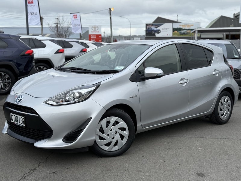 2017 Toyota Aqua 1.5 Hybrid S 5 Dr Hatch image 3