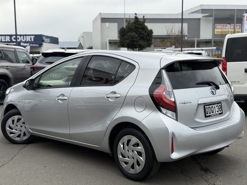2017 Toyota Aqua 1.5 Hybrid S 5 Dr Hatch image 5