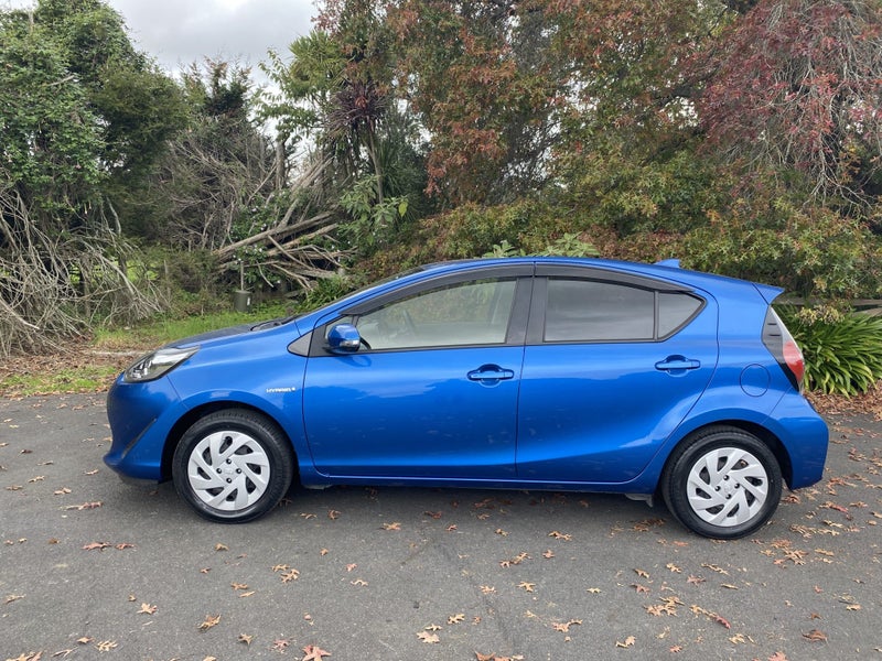 2017 Toyota Aqua 1.5 Hybrid S 5 Dr Hatch image 2