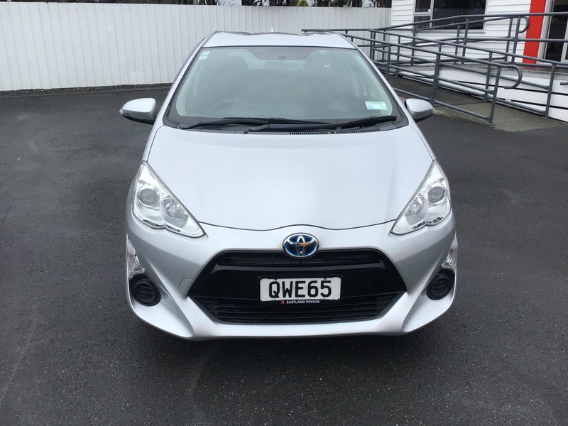 2017 Toyota Aqua 1.5 Hybrid S 5 Dr Hatch image 2