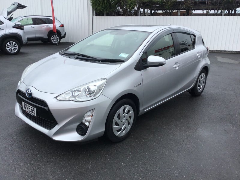 2017 Toyota Aqua 1.5 Hybrid S 5 Dr Hatch image 3