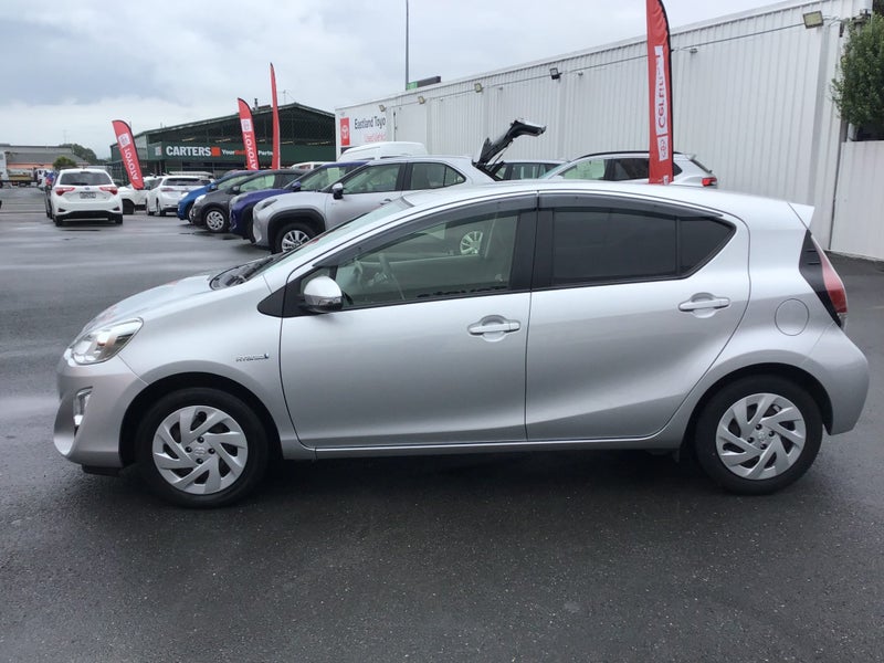 2017 Toyota Aqua 1.5 Hybrid S 5 Dr Hatch image 5