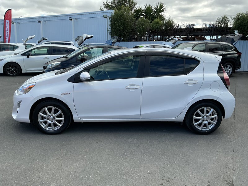 2017 Toyota Aqua 1.5 Hybrid S 5 Dr Hatch image 5