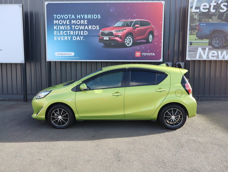 2017 Toyota Aqua 1.5 Hybrid S 5 Dr Hatch CVT 2WD image 5