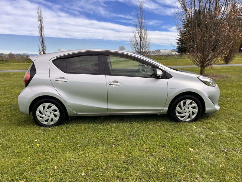 2017 Toyota Aqua 1.5 Hybrid S 5 Dr Hatch CVT 2WD image 3