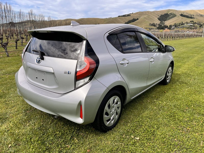2017 Toyota Aqua 1.5 Hybrid S 5 Dr Hatch CVT 2WD image 4