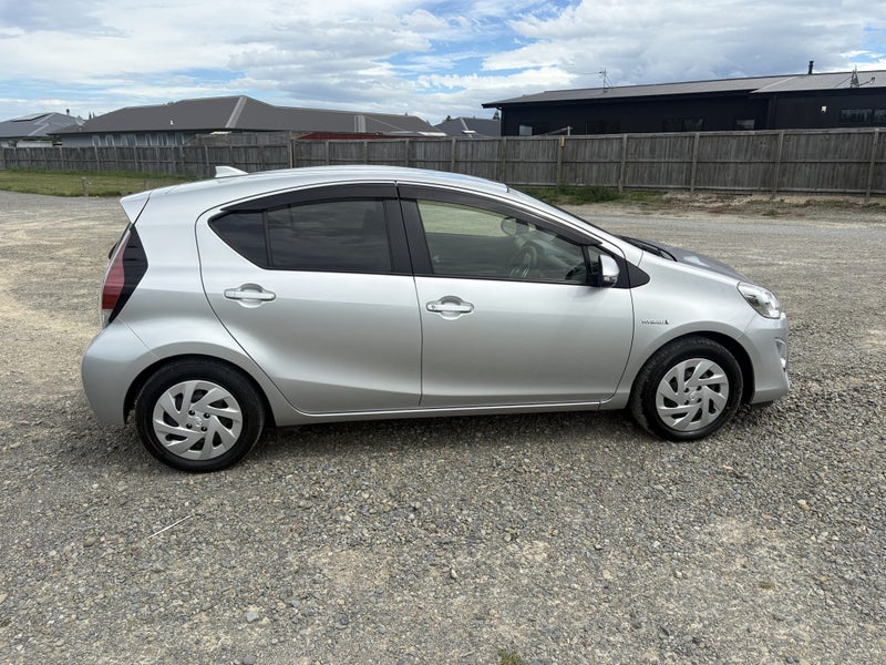 2017 Toyota Aqua 1.5 Hybrid S 5 Dr Hatch CVT 2WD image 3