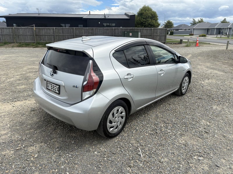 2017 Toyota Aqua 1.5 Hybrid S 5 Dr Hatch CVT 2WD image 5