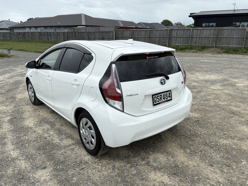 2017 Toyota Aqua 1.5 Hybrid S 5 Dr Hatch CVT 2WD image 2