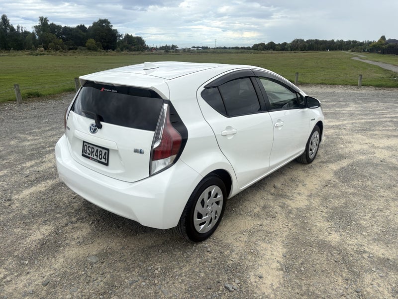 2017 Toyota Aqua 1.5 Hybrid S 5 Dr Hatch CVT 2WD image 5