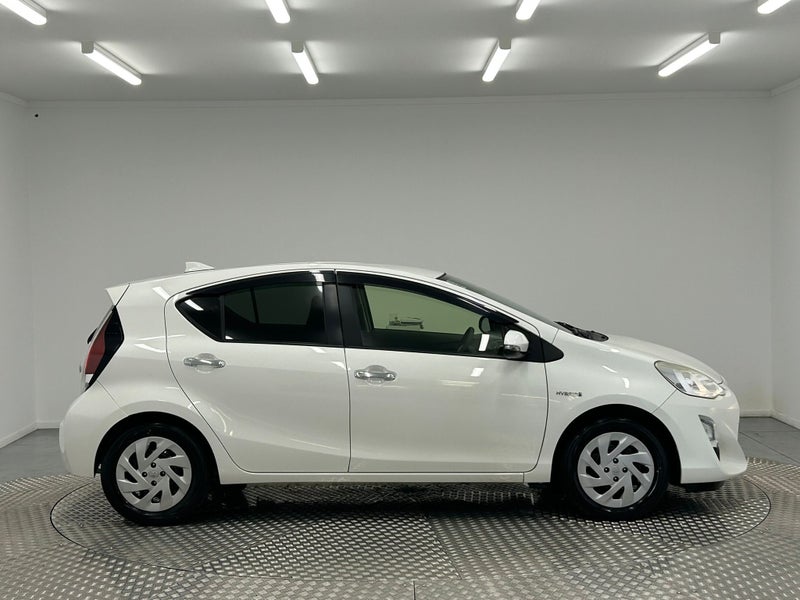 2017 Toyota Aqua 1.5 Hybrid S image 2