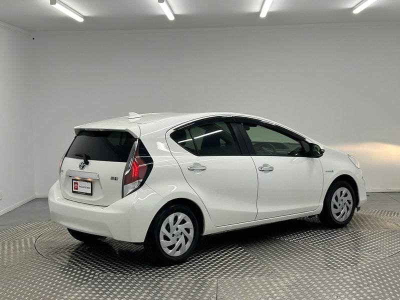 2017 Toyota Aqua 1.5 Hybrid S image 3