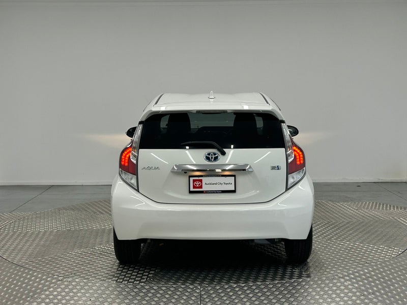 2017 Toyota Aqua 1.5 Hybrid S image 4