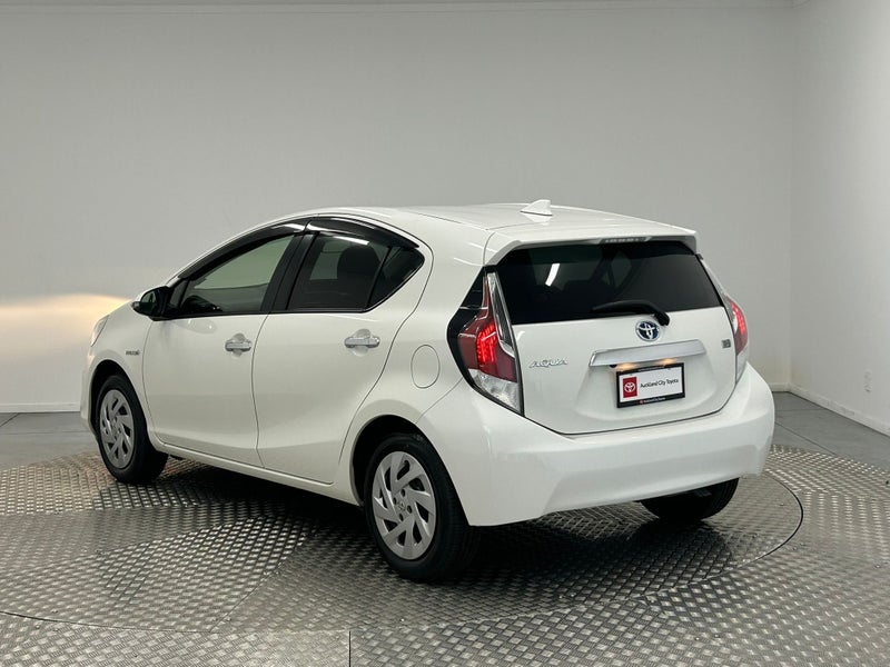 2017 Toyota Aqua 1.5 Hybrid S image 5