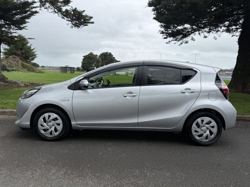 2017 Toyota Aqua 1.5 Hybrid S Automatic Hatch image 2