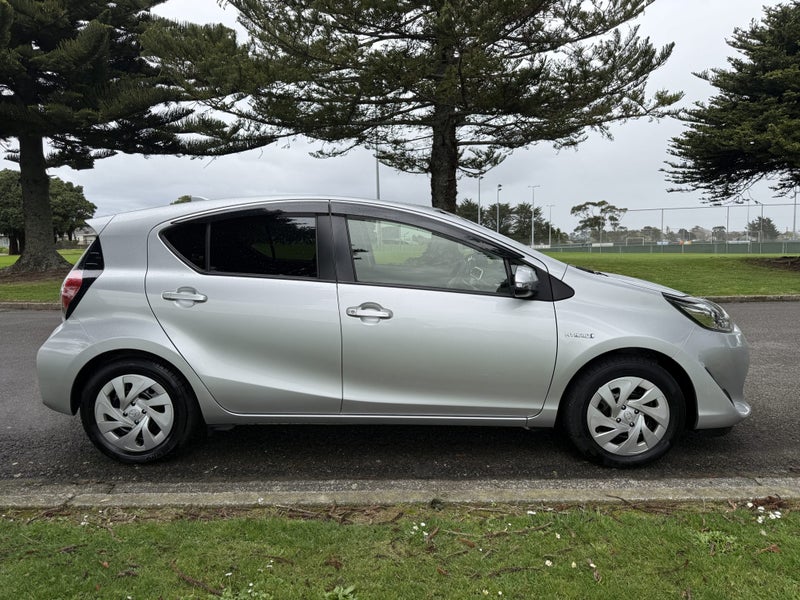 2017 Toyota Aqua 1.5 Hybrid S Automatic Hatch image 3