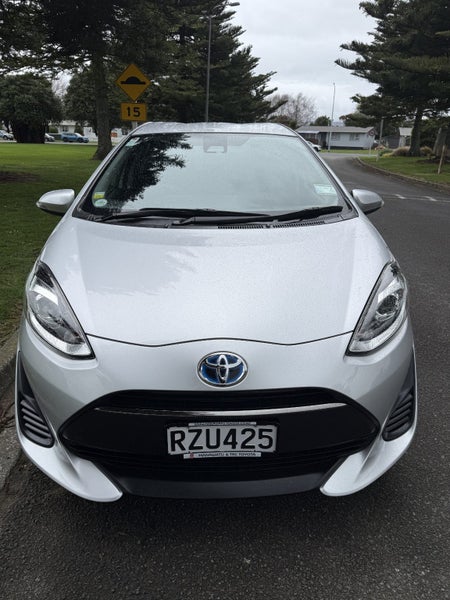 2017 Toyota Aqua 1.5 Hybrid S Automatic Hatch image 5