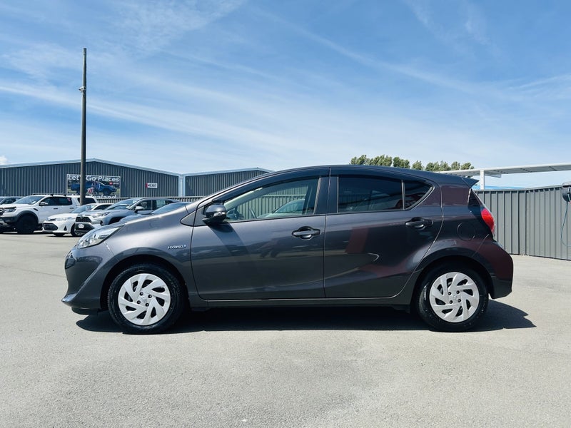 2017 Toyota Aqua 1.5 Hybrid S Automatic Hatch image 5