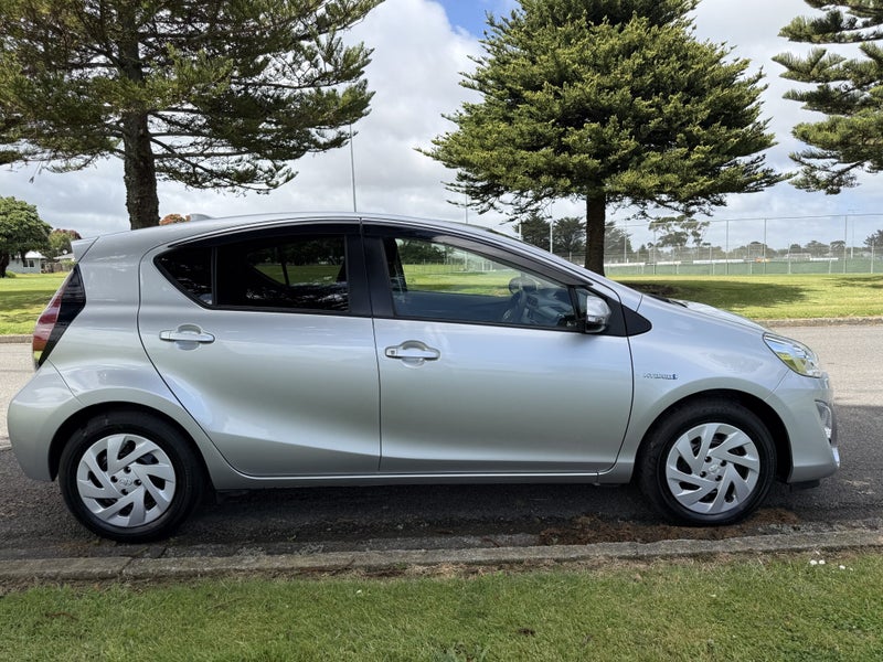 2017 Toyota Aqua 1.5 Hybrid S Automatic Hatch image 2