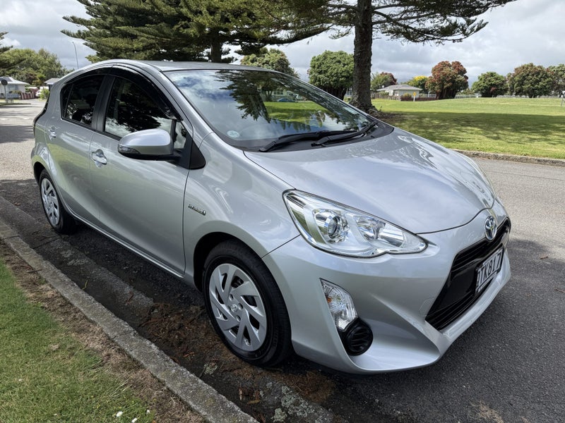 2017 Toyota Aqua 1.5 Hybrid S Automatic Hatch image 3