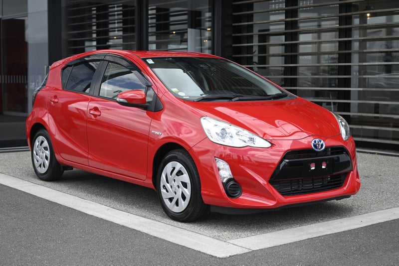 2017 Toyota Aqua 1.5 Hybrid S FWD Hatchback image 1