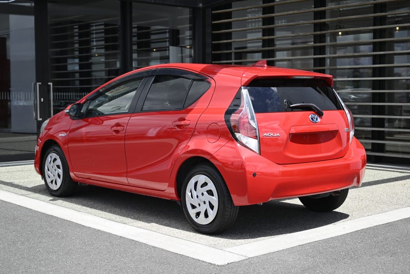 2017 Toyota Aqua 1.5 Hybrid S FWD Hatchback image 2