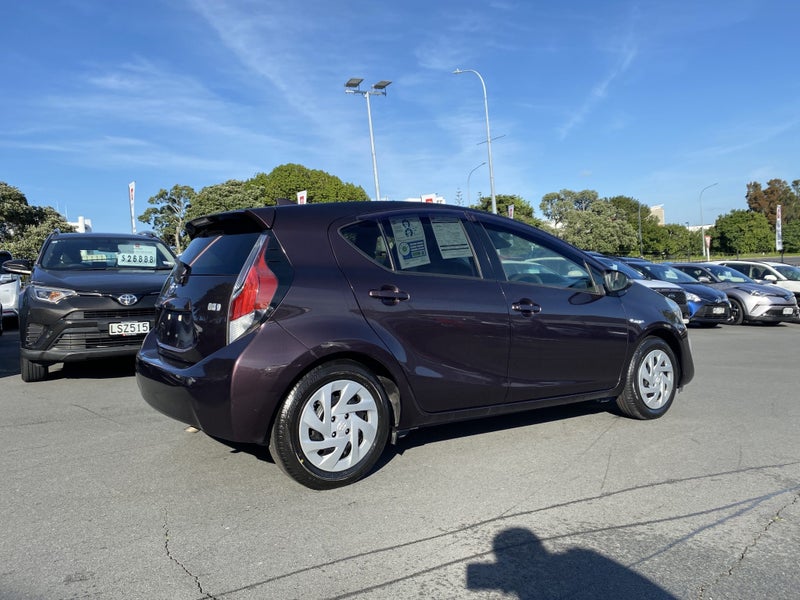 2017 Toyota Aqua 1.5 Hybrid S Hatch 2WD image 2