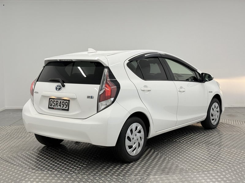 2017 Toyota Aqua 1.5 Hybrid S Hatch image 3