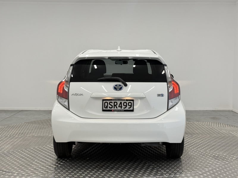 2017 Toyota Aqua 1.5 Hybrid S Hatch image 4
