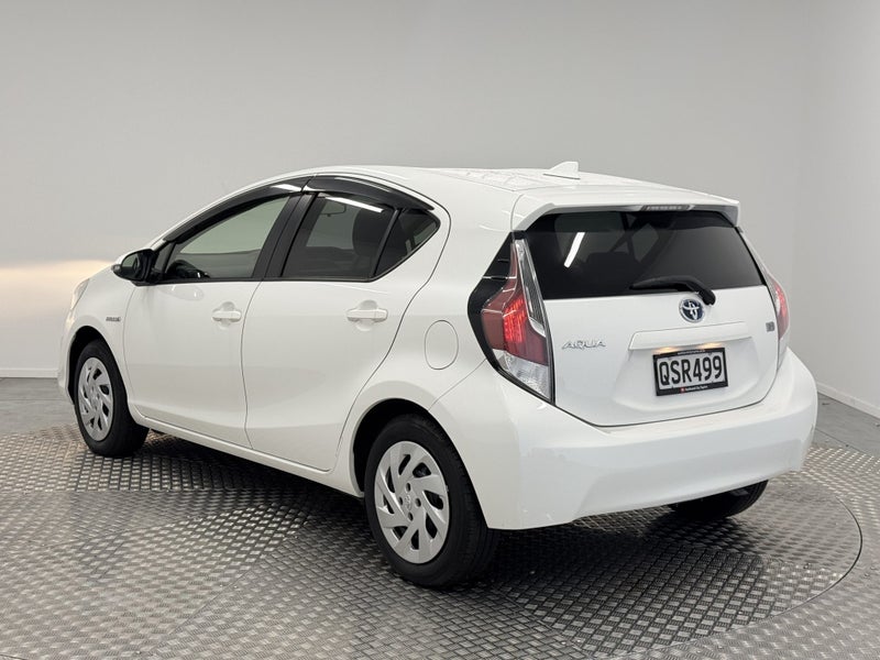 2017 Toyota Aqua 1.5 Hybrid S Hatch image 5