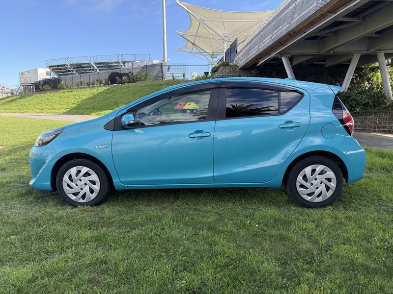 2017 Toyota Aqua 1.5 Hybrid S Hatch - Certified... image 4