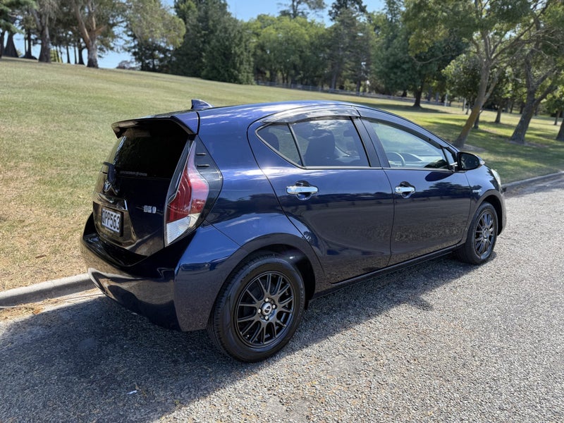 2017 Toyota Aqua 1.5 Hybrid S Style Black 5 Dr... image 4