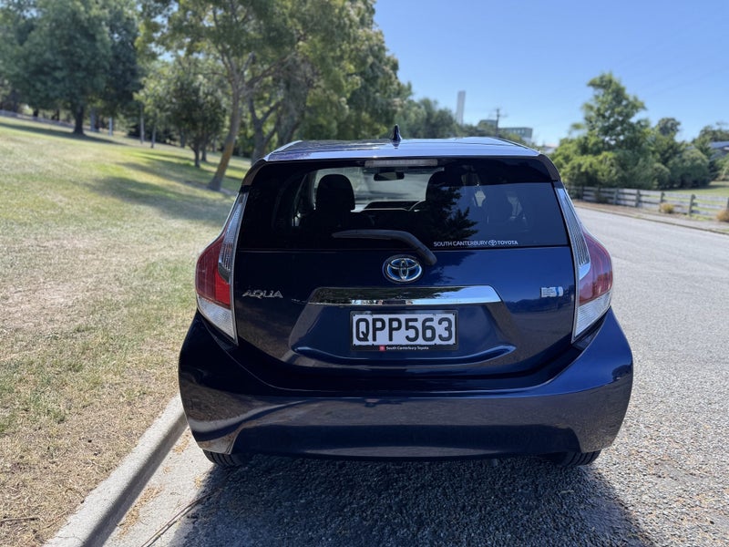 2017 Toyota Aqua 1.5 Hybrid S Style Black 5 Dr... image 5